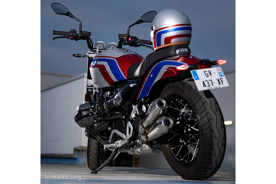 BMW 1200 R 12 Julie Wood