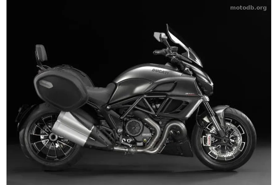 Ducati DIAVEL 1200 STRADA