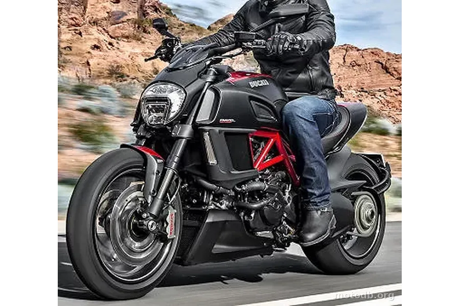 Ducati DIAVEL CARBON 1200