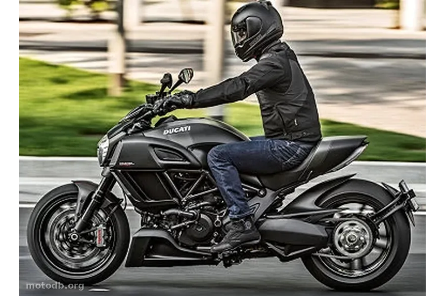 Ducati DIAVEL CARBON 1200