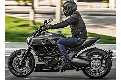 Ducati DIAVEL CARBON 1200