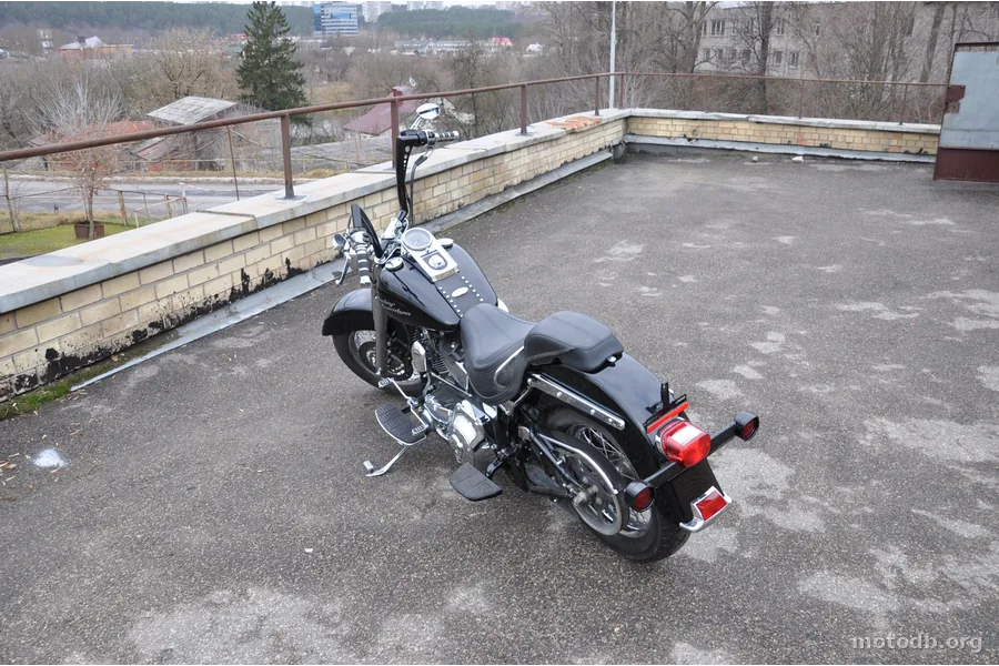 Harley-Davidson FLSTCI Heritage Softail Classic
