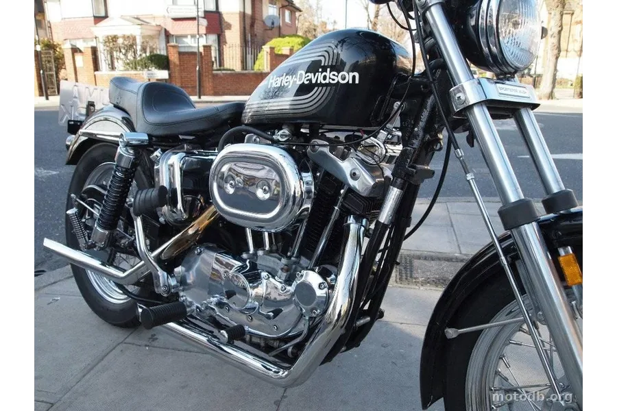 Harley-Davidson XL 883 C Sportster Custom