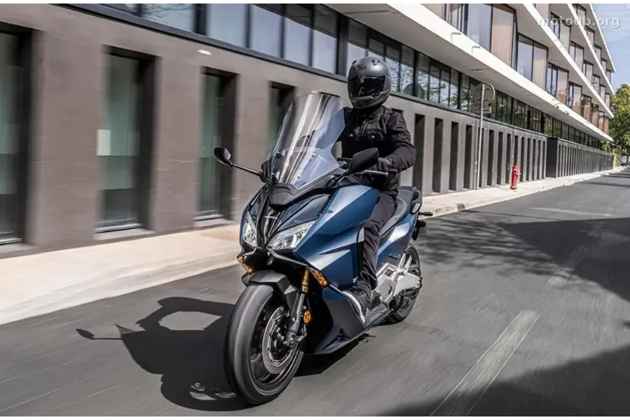 Honda Forza 750