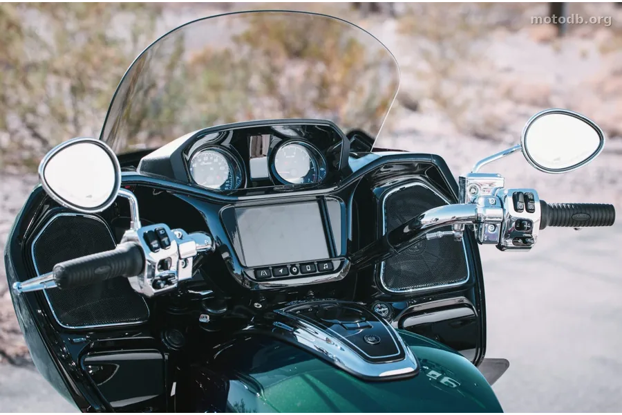 Indian 1830 Pursuit Limited / Dark Horse