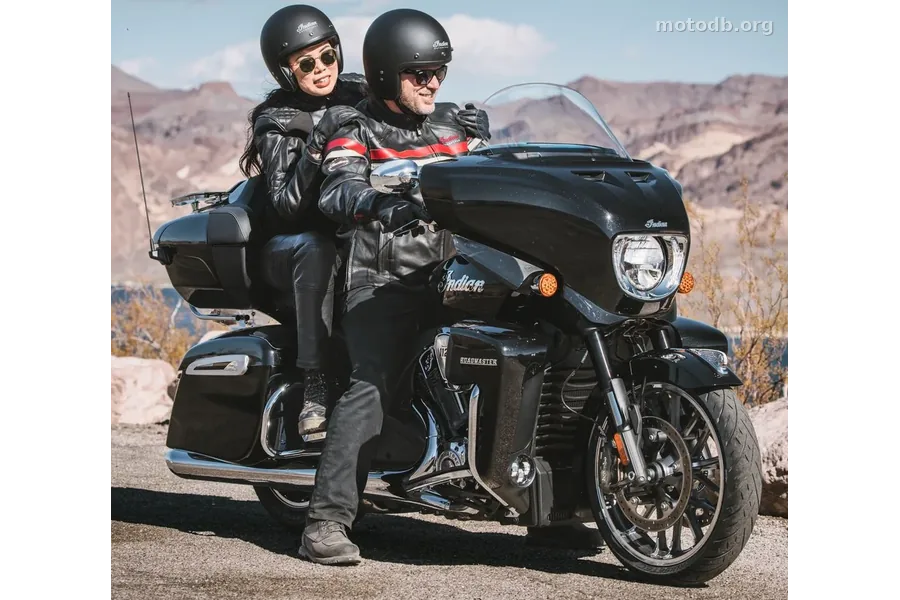 Indian 1830 Roadmaster Limited / Dark Horse