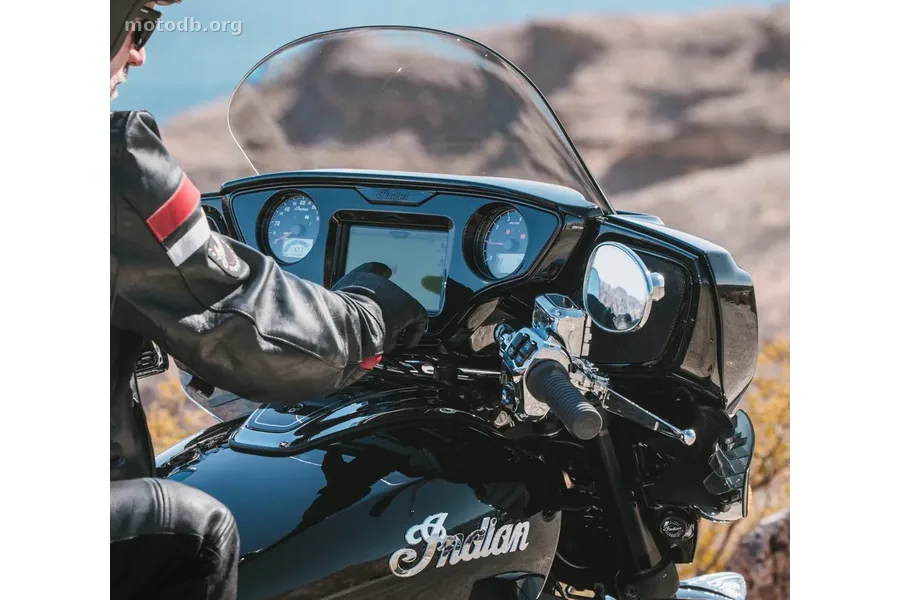 Indian 1830 Roadmaster Limited / Dark Horse