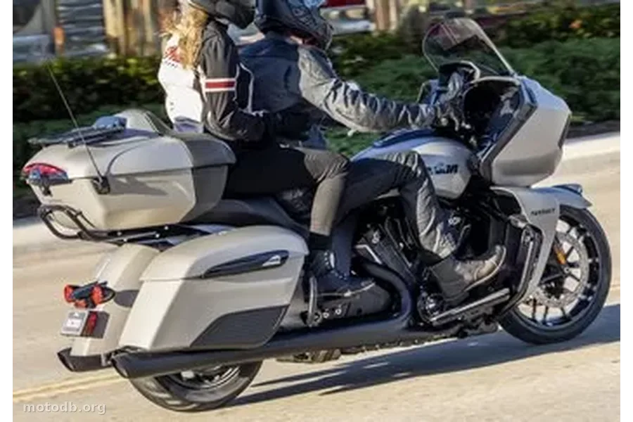 Indian Pursuit Dark Horse