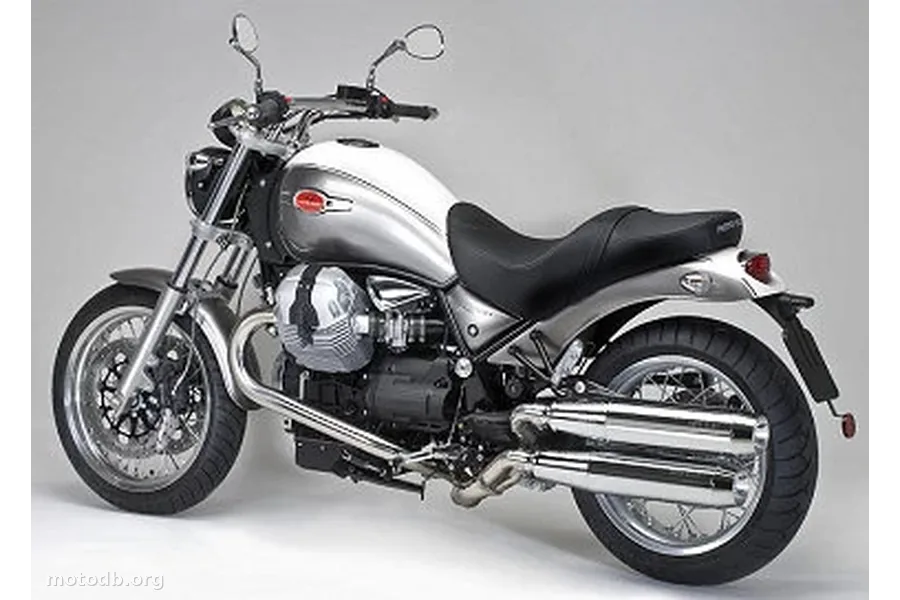 Moto Guzzi 850 V9 Bobber Open House