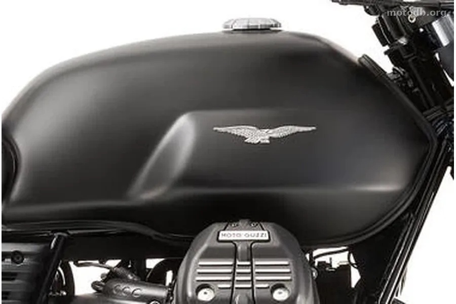 Moto Guzzi V7 III Stone Night Pack