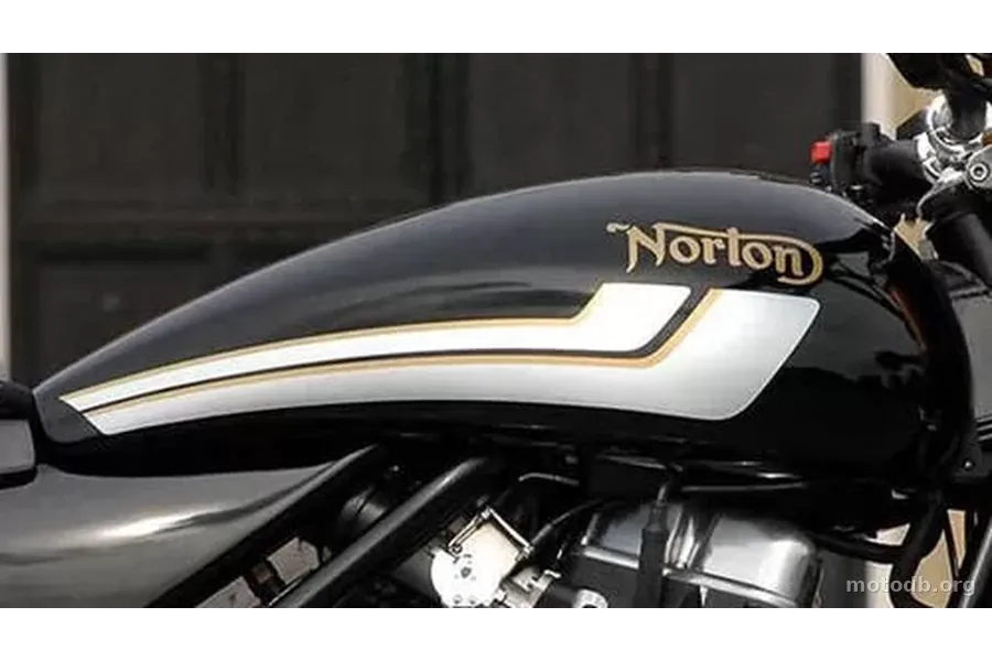 Norton 961 Commando Street