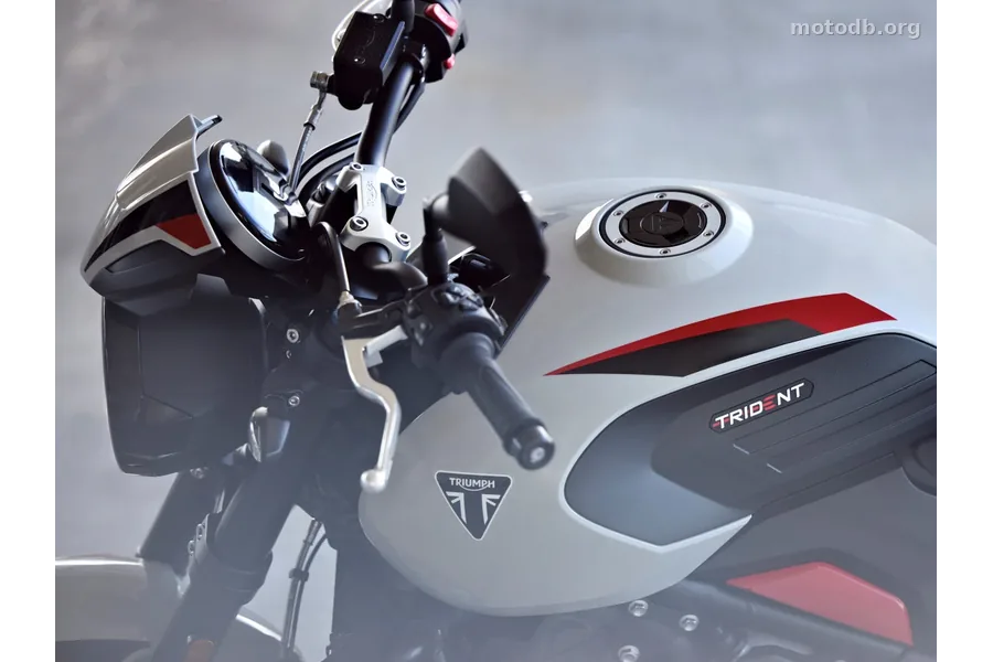 Triumph 800 Trident