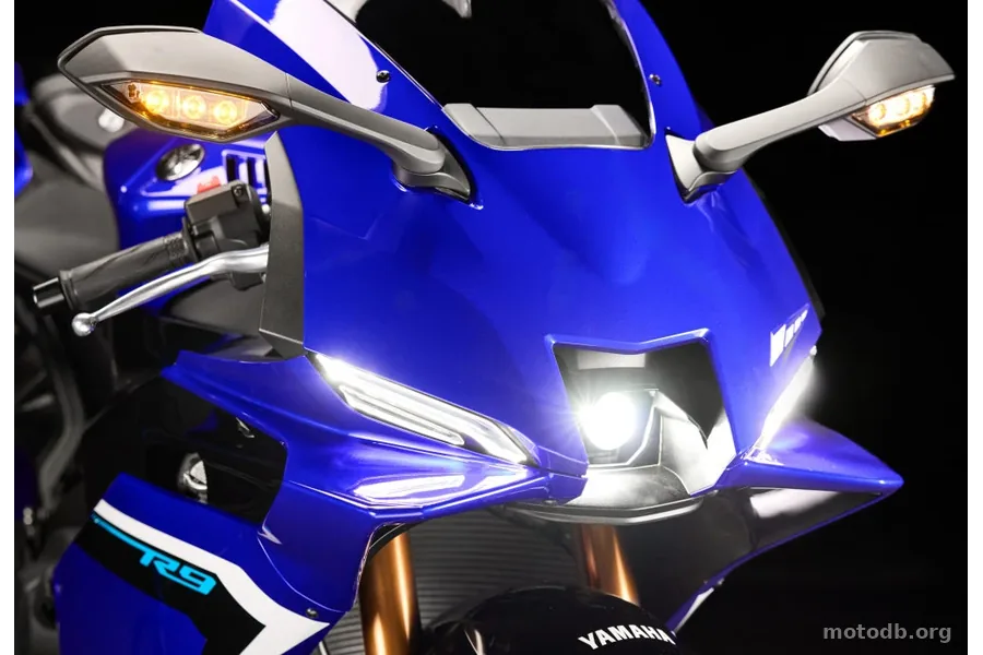 Yamaha R9 900