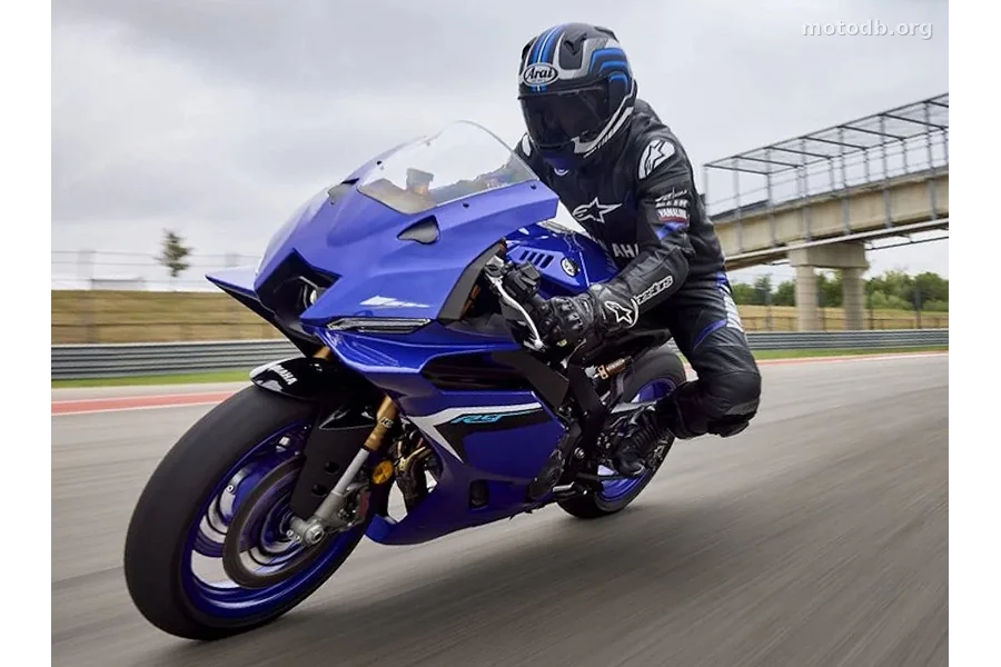 Yamaha R9 900