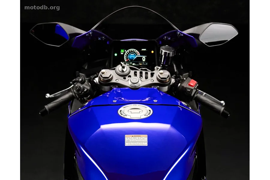 Yamaha R9 900